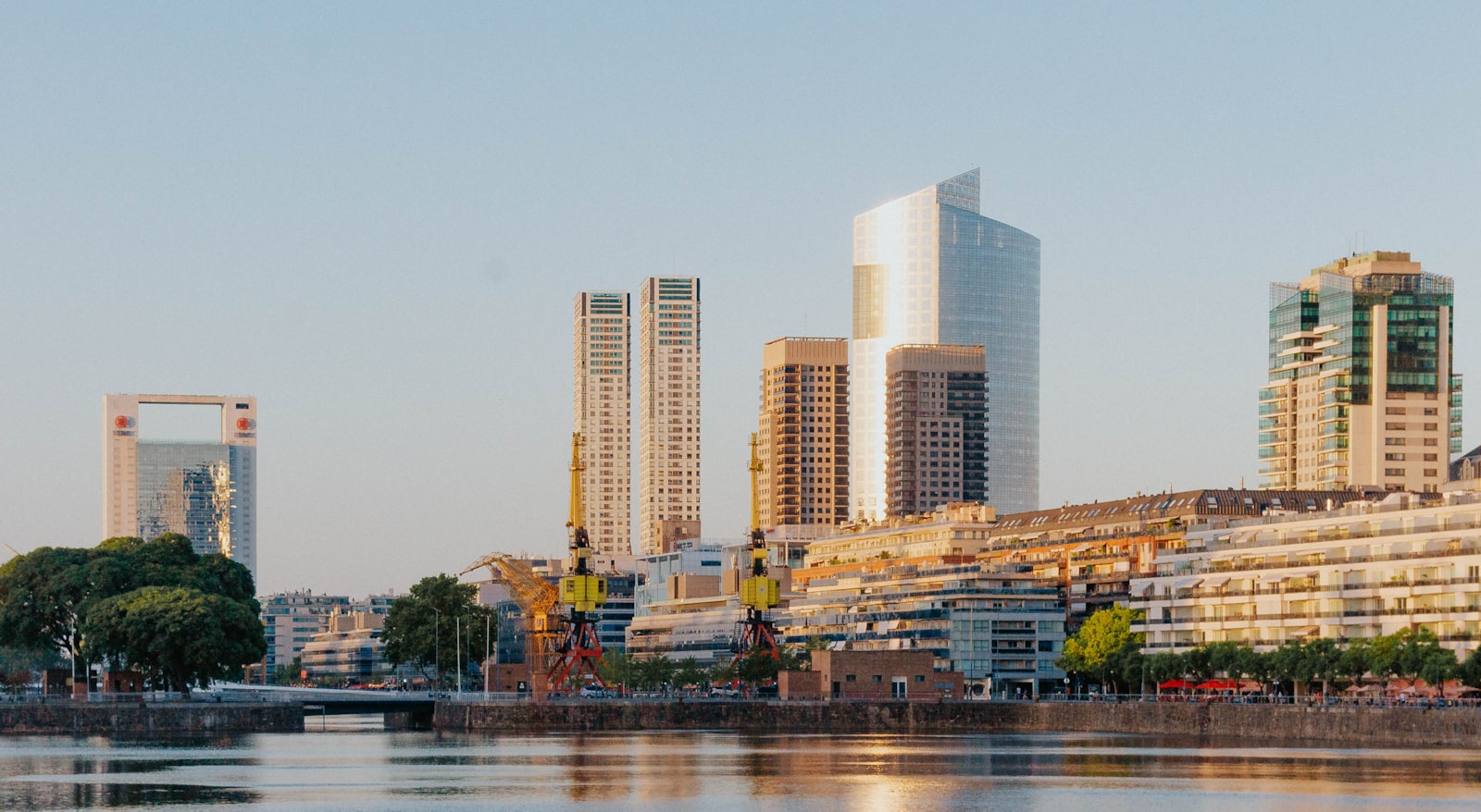Contemporary residential tower in Puerto Madero